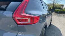 Volvo Xc40 2.0 B4P R DESIGN Pro 5dr Auto Petrol Estate
